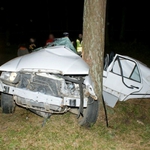 Śmiertelny wypadek koło Wasilkowa. Auto uderzyło w drzewo 