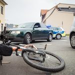Potrącenie rowerzysty w Łapach. Kierowca samochodu z promilami