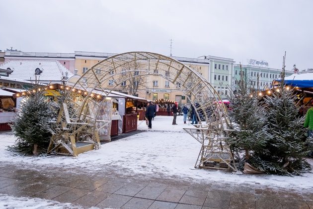 Na Rynku Kościuszki można zrobić świąteczne zakupy i obejrzeć żywą szopkę [ZDJĘCIA]