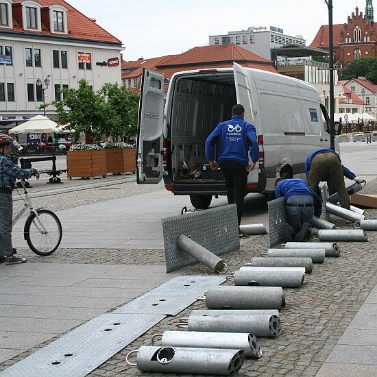 Montaż jednej z ostatnich stacji na Rynku Kościuszki