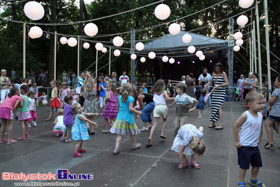 Potańcówka miejska w ogrodach Branickich