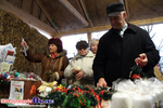 Jarmark bożonarodzeniowy i żywa szopka przed Ratuszem