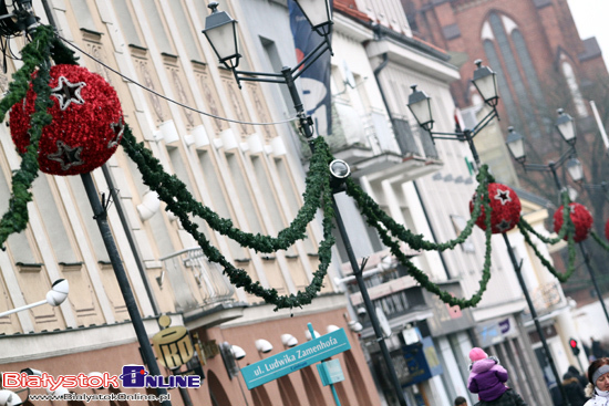Jarmark bożonarodzeniowy i żywa szopka przed Ratuszem