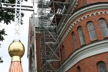 Nowy krzyż na wieży kościoła św. Wojciecha