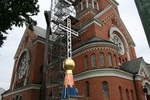 Nowy krzyż na wieży kościoła św. Wojciecha