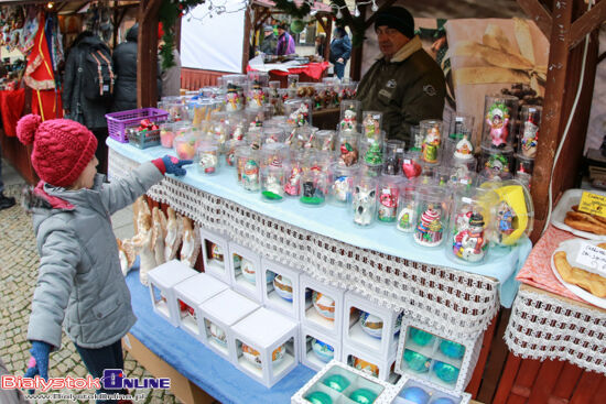 Jarmark bożonarodzeniowy i żywa szopka