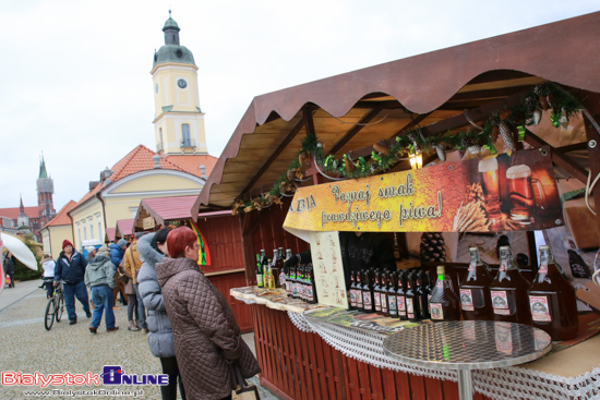 Jarmark bożonarodzeniowy i żywa szopka