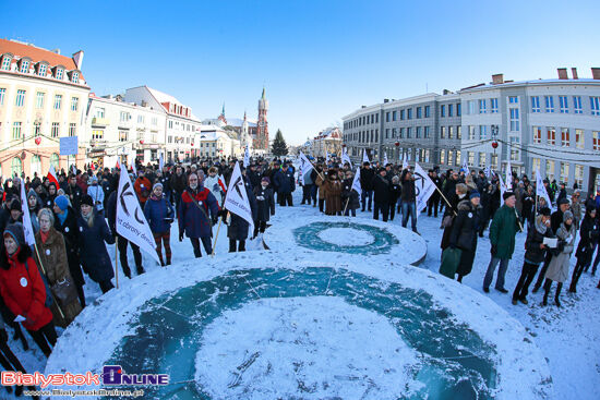 Manifestacja KOD pod Ratuszem