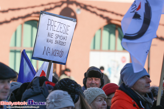 Manifestacja KOD pod Ratuszem