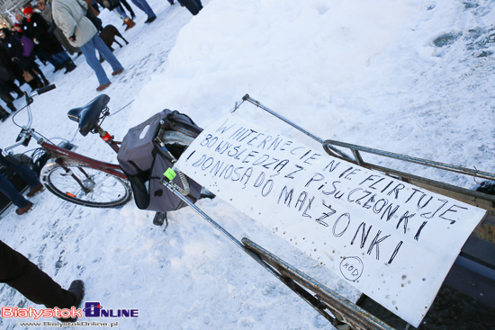 Manifestacja KOD pod Ratuszem