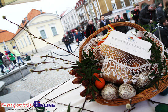 Święcenie pokarmów na Rynku Kościuszki
