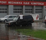 Skutki ulewy w Białymstoku, ul. Kluka