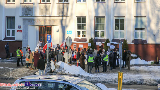 Protest KOD-u przed Sądem Apelacyjnym