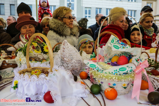 Święcenie pokarmów na Rynku Kościuszki
