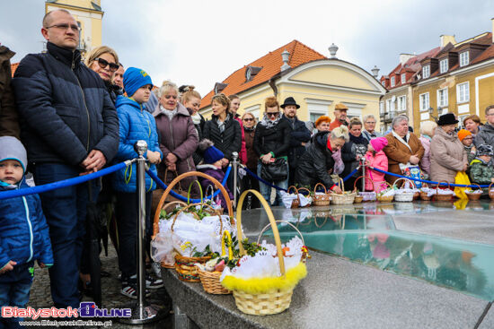 Święcenie pokarmów na Rynku Kościuszki