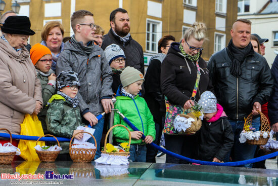 Święcenie pokarmów na Rynku Kościuszki