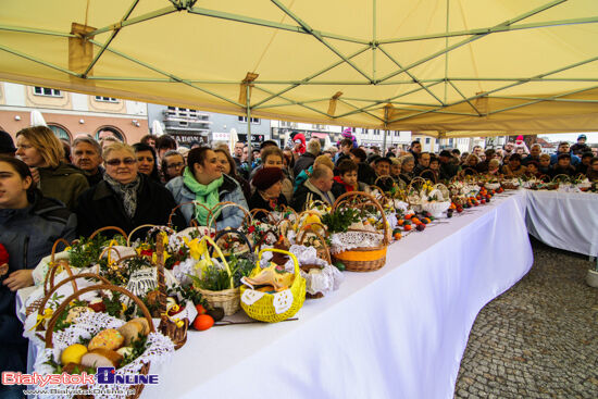 Święcenie pokarmów na Rynku Kościuszki