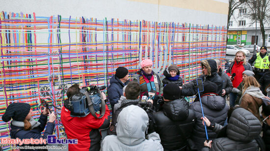 Akcja naprawy muralu \"Utkany wielokulturowością\"