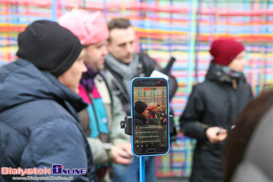 Akcja naprawy muralu \"Utkany wielokulturowością\"