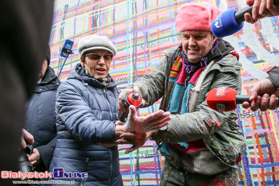 Akcja naprawy muralu \"Utkany wielokulturowością\"