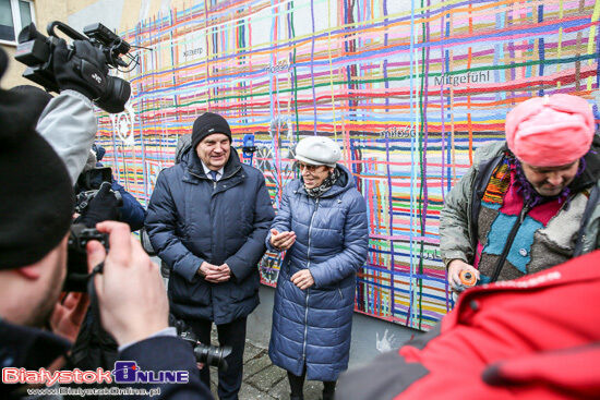 Akcja naprawy muralu \"Utkany wielokulturowością\"