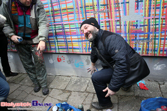 Akcja naprawy muralu \"Utkany wielokulturowością\"