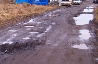 Nieprzejezdne bagno na ul. Skowronkowej i Berberysowej