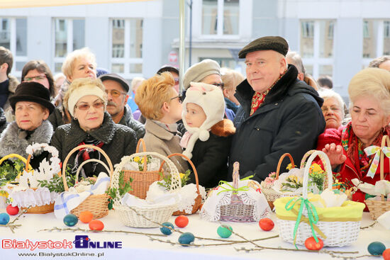 Święcenie pokarmów na Rynku Kościuszki