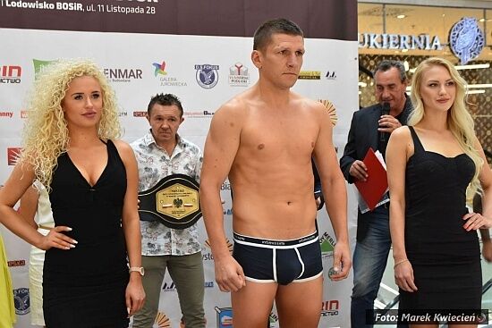 Ceremonia ważenia przed Chorten Boxing Night II