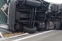 Wypadek ciężarówki przewożącej węgiel