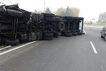Wypadek ciężarówki przewożącej węgiel