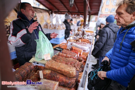 Jarmark bożonarodzeniowy i żywa szopka