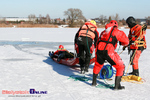Działania ratownicze na lodzie i pokaz tresury psów