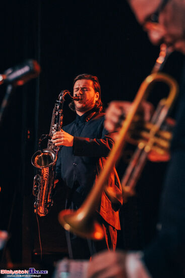 Wojtek Mazolewski Quintet z muzyką Krzysztofa Komedy