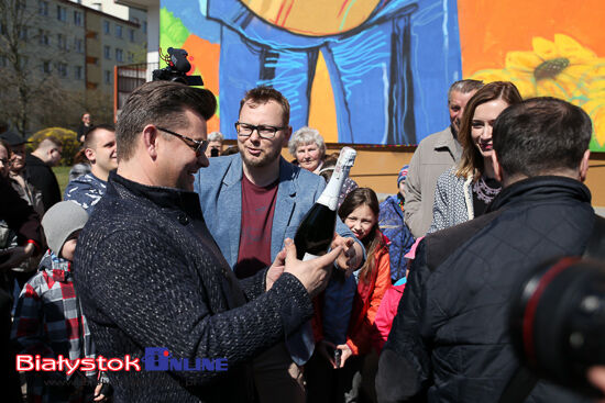 Mural z Zenkiem Martyniukiem na Dziesięcinach