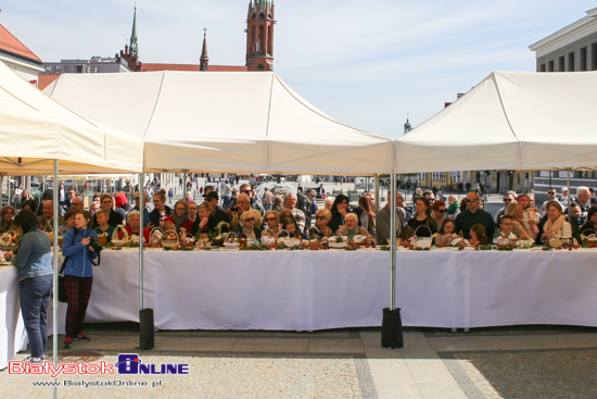 Święcenie pokarmów na Rynku Kościuszki