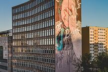 Mural: Wyślij pocztówkę do babci