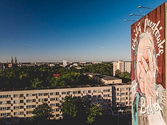 Mural: Wyślij pocztówkę do babci