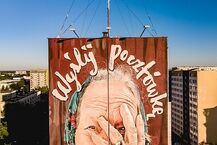 Mural: Wyślij pocztówkę do babci