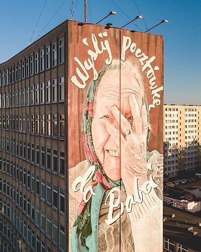 Mural: Wyślij pocztówkę do babci