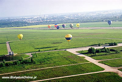 Balony nad lotniskiem
