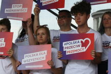 "Polska przeciw przemocy" - manifestacja przed Teatrem Dramatycznym