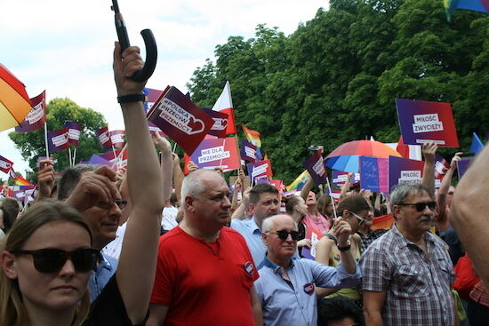 "Polska przeciw przemocy" - manifestacja przed Teatrem Dramatycznym