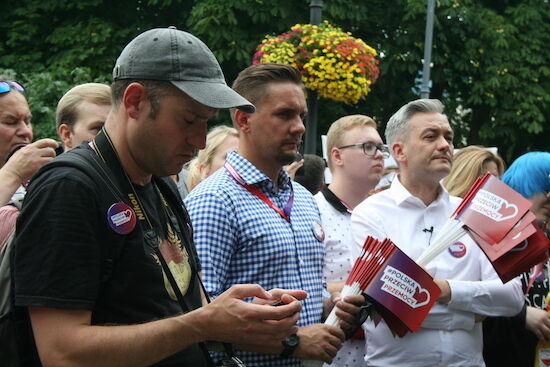 "Polska przeciw przemocy" - manifestacja przed Teatrem Dramatycznym