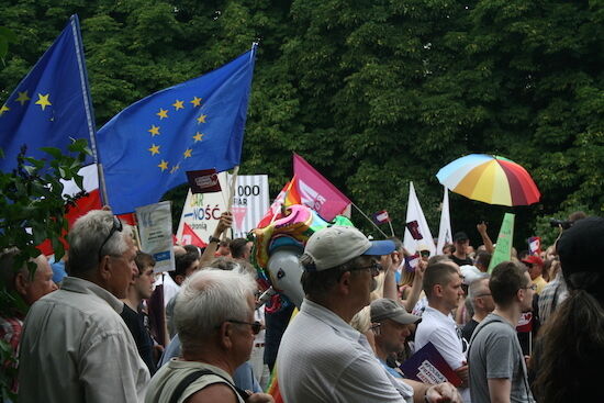 "Polska przeciw przemocy" - manifestacja przed Teatrem Dramatycznym