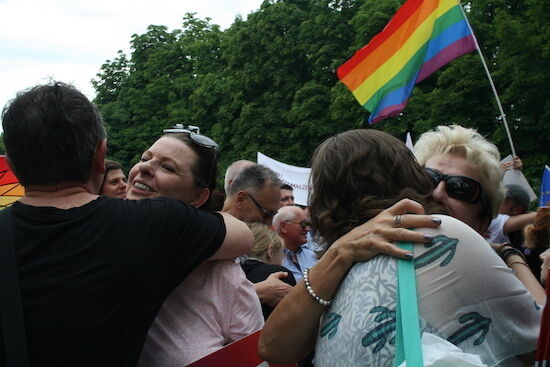 "Polska przeciw przemocy" - manifestacja przed Teatrem Dramatycznym