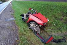 Wypadek na dk 66. Samochód w połówkach