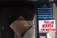 Protest pod biurem PiS przeciwko zakazowi aborcji