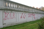 "Aborcyjne" graffiti na ogrodzeniu Pałacu Branickich