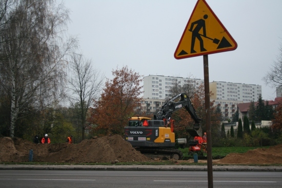 Al. Tysiąclecia. Rozpoczęto wycinkę drzew i rozbudowę